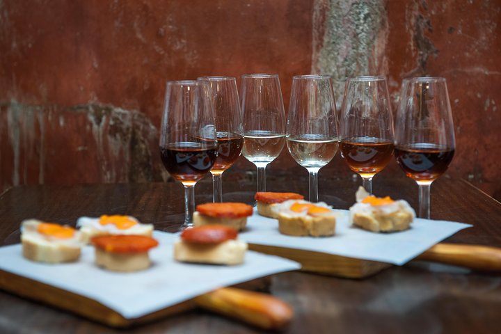 Experience authentic flamenco, tapas, and wine in Seville's historic center, photo 10 | wizardtrip