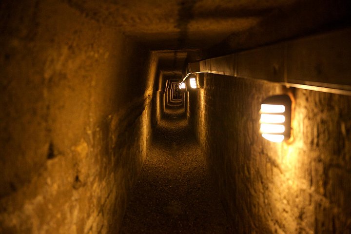 Visita guidata alle Catacombe di Parigi, esplorando tunnel ossari sotterranei e aree segrete, foto 8 | wizardtrip