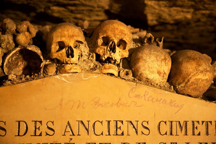 Visita guidata alle Catacombe di Parigi, esplorando tunnel ossari sotterranei e aree segrete, foto 11 | wizardtrip