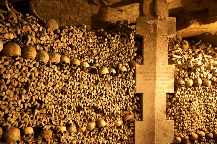 Visita guidata alle Catacombe di Parigi, esplorando tunnel ossari sotterranei e aree segrete, foto 16 | wizardtrip