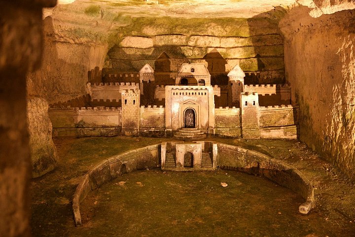 Visita guidata alle Catacombe di Parigi, esplorando tunnel ossari sotterranei e aree segrete, foto 17 | wizardtrip