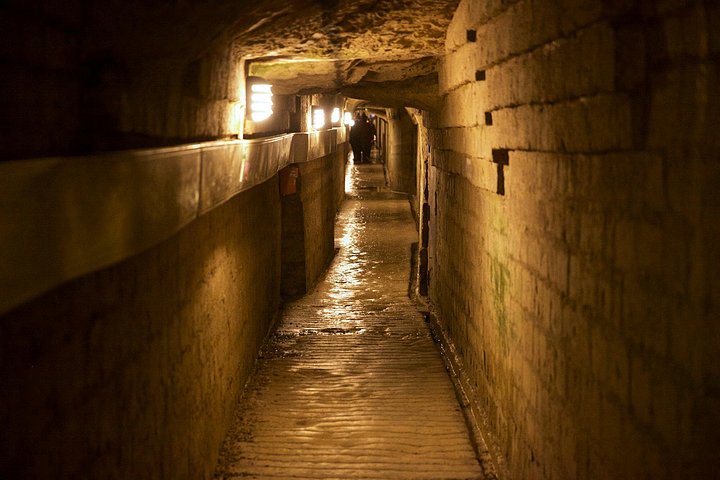 Visita guidata alle Catacombe di Parigi, esplorando tunnel ossari sotterranei e aree segrete, foto 18 | wizardtrip