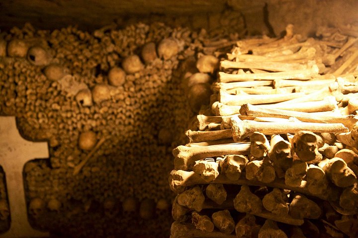 Visita guidata alle Catacombe di Parigi, esplorando tunnel ossari sotterranei e aree segrete, foto 20 | wizardtrip