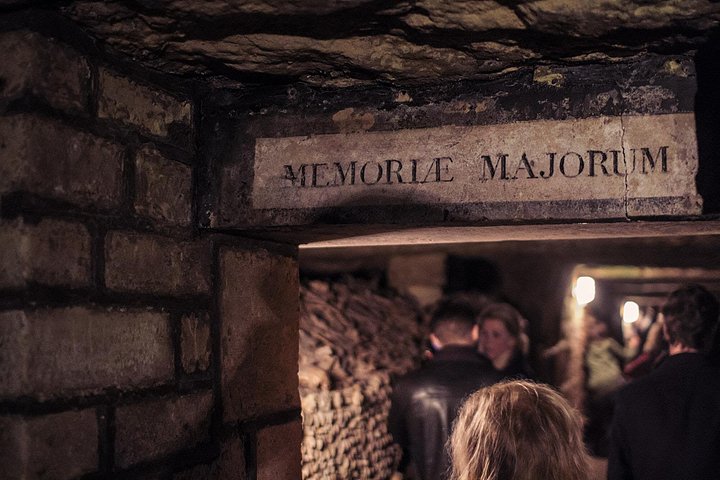 Visita guidata alle Catacombe di Parigi, esplorando tunnel ossari sotterranei e aree segrete, foto 34 | wizardtrip