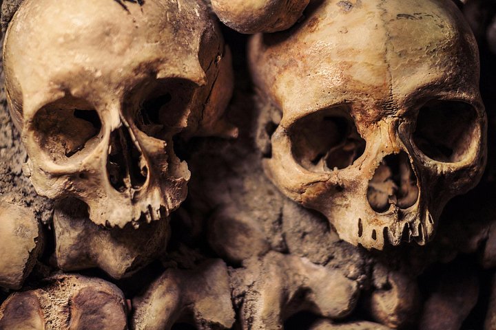 Visita guidata alle Catacombe di Parigi, esplorando tunnel ossari sotterranei e aree segrete, foto 35 | wizardtrip