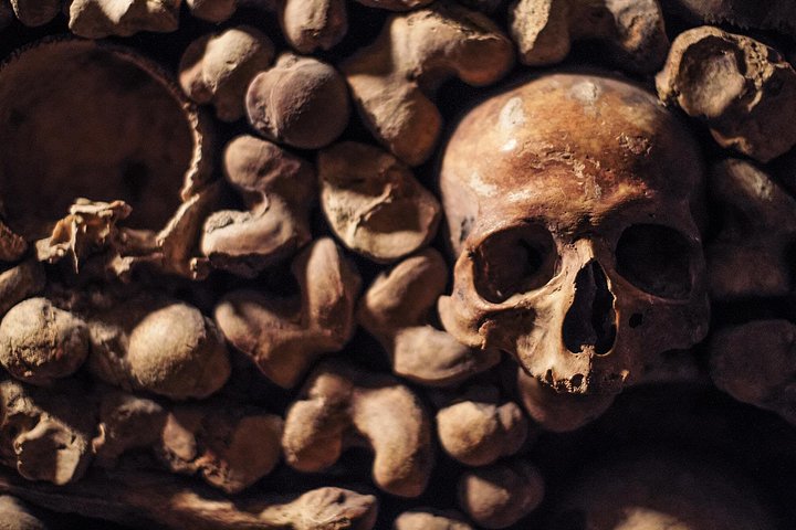 Visita guidata alle Catacombe di Parigi, esplorando tunnel ossari sotterranei e aree segrete, foto 38 | wizardtrip