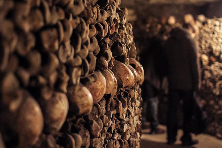 Visita guidata alle Catacombe di Parigi, esplorando tunnel ossari sotterranei e aree segrete, foto 42 | wizardtrip