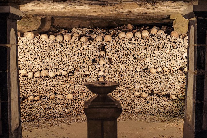 Visita guidata alle Catacombe di Parigi, esplorando tunnel ossari sotterranei e aree segrete, foto 45 | wizardtrip