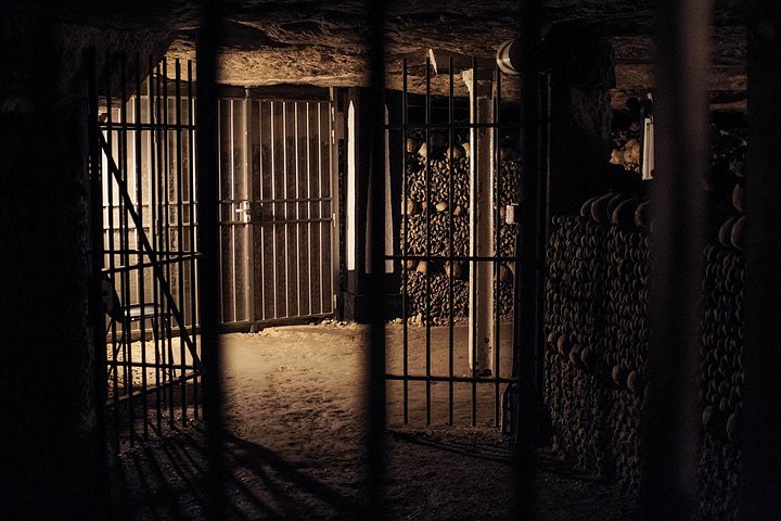 Visita guidata alle Catacombe di Parigi, esplorando tunnel ossari sotterranei e aree segrete, foto 48 | wizardtrip