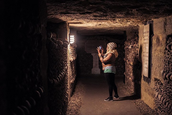 Visita guidata alle Catacombe di Parigi, esplorando tunnel ossari sotterranei e aree segrete, foto 52 | wizardtrip