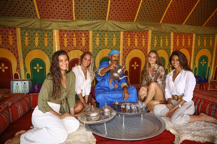 Volo in mongolfiera su Marrakech all'alba con vista sulle montagne dell'Atlante e colazione berbera, foto 7 | wizardtrip
