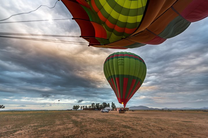 Volo in mongolfiera su Marrakech all'alba con vista sulle montagne dell'Atlante e colazione berbera, foto 8 | wizardtrip