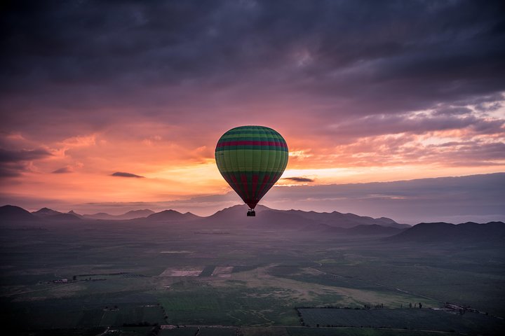 Volo in mongolfiera su Marrakech all'alba con vista sulle montagne dell'Atlante e colazione berbera, foto 11 | wizardtrip
