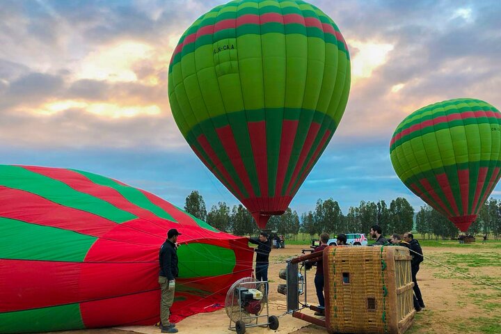 Volo in mongolfiera su Marrakech all'alba con vista sulle montagne dell'Atlante e colazione berbera, foto 16 | wizardtrip