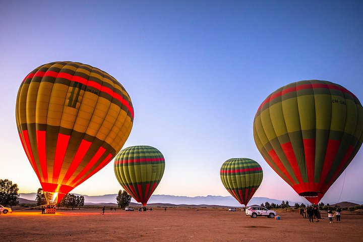 Volo in mongolfiera su Marrakech all'alba con vista sulle montagne dell'Atlante e colazione berbera, foto 19 | wizardtrip