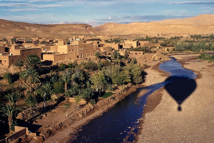 Volo in mongolfiera su Marrakech all'alba con vista sulle montagne dell'Atlante e colazione berbera, foto 23 | wizardtrip
