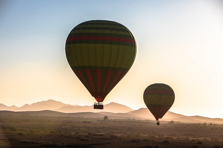 Volo in mongolfiera su Marrakech all'alba con vista sulle montagne dell'Atlante e colazione berbera, foto 26 | wizardtrip