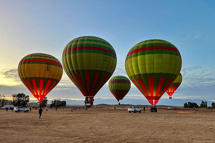 Volo in mongolfiera su Marrakech all'alba con vista sulle montagne dell'Atlante e colazione berbera, foto 27 | wizardtrip