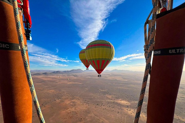 Volo in mongolfiera su Marrakech all'alba con vista sulle montagne dell'Atlante e colazione berbera, foto 30 | wizardtrip