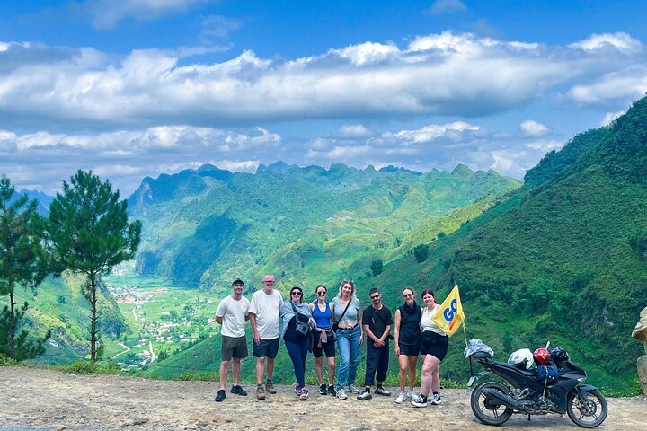 Circuit panoramique en moto à travers les montagnes majestueuses et les villages culturels de Ha Giang, Vietnam, photo 9 | wizardtrip