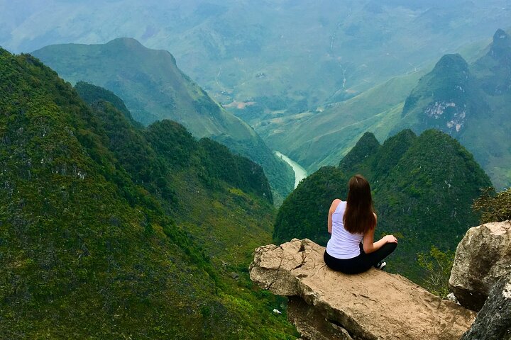 Circuit panoramique en moto à travers les montagnes majestueuses et les villages culturels de Ha Giang, Vietnam, photo 19 | wizardtrip