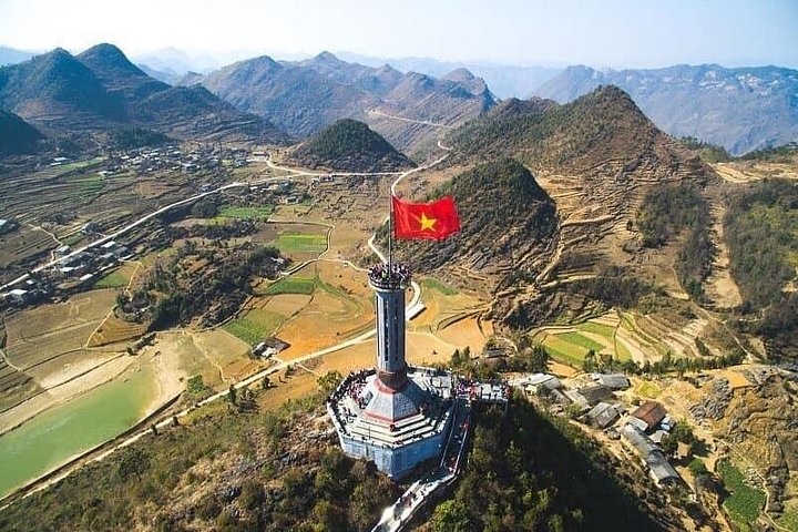 Circuit panoramique en moto à travers les montagnes majestueuses et les villages culturels de Ha Giang, Vietnam, photo 21 | wizardtrip