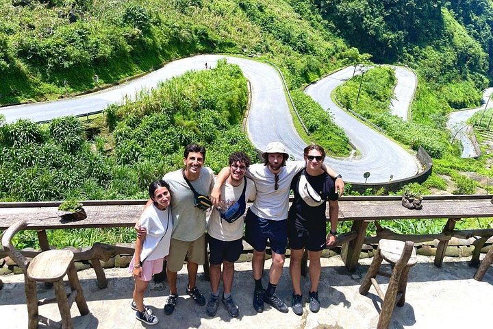Circuit panoramique en moto à travers les montagnes majestueuses et les villages culturels de Ha Giang, Vietnam, photo 32 | wizardtrip