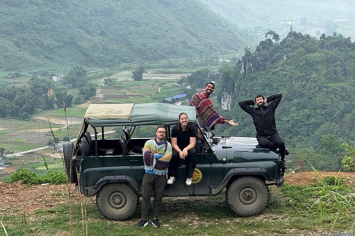 Circuit panoramique en moto à travers les montagnes majestueuses et les villages culturels de Ha Giang, Vietnam, photo 33 | wizardtrip