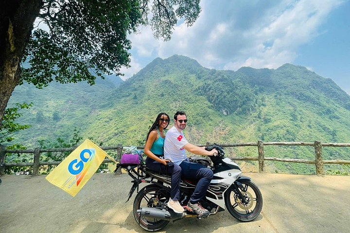 Circuit panoramique en moto à travers les montagnes majestueuses et les villages culturels de Ha Giang, Vietnam, photo 40 | wizardtrip
