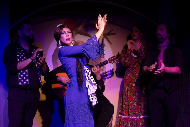 Intimate Flamenco Show at El Duende Bar & Cocktails Barcelona | wizardtrip