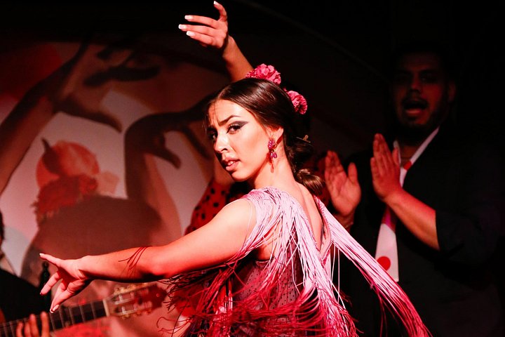 Intim flamenkoföreställning med passionerade dansare och musiker i en tablao i Barcelona, foto 11 | wizardtrip
