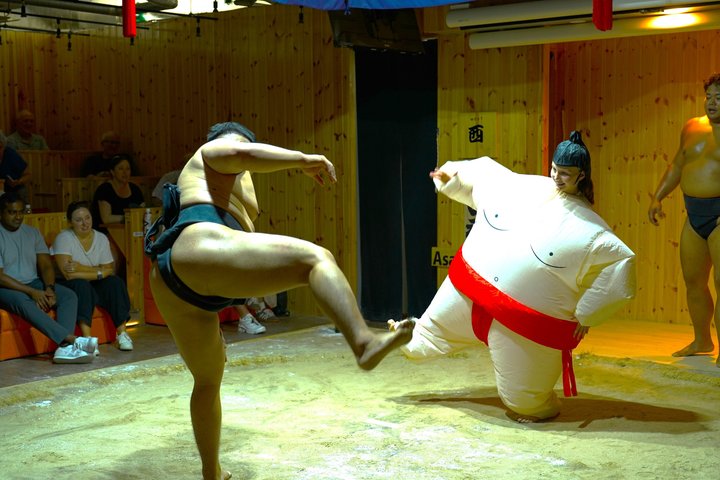 Experimente um espetáculo de sumo tradicional com ex-lutadores, dança de gueixa e jantar de hot pot em Asakusa, Tóquio, foto 11 | wizardtrip