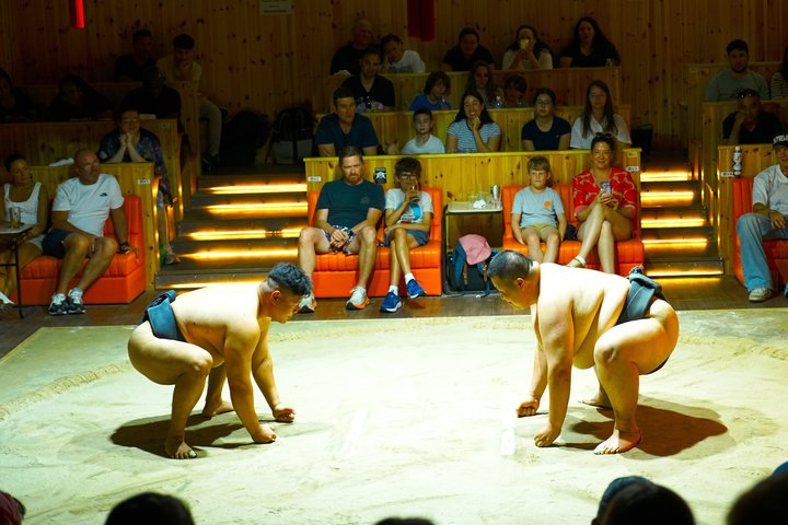 Experimente um espetáculo de sumo tradicional com ex-lutadores, dança de gueixa e jantar de hot pot em Asakusa, Tóquio, foto 12 | wizardtrip