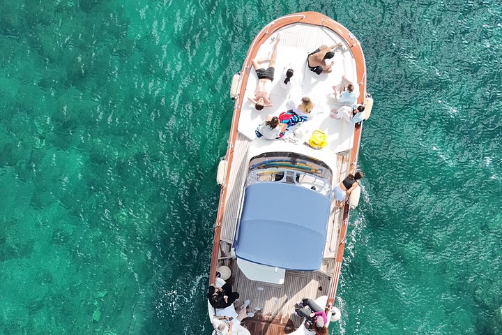Tour in barca sulla Costiera Amalfitana da Sorrento, visita Positano e Amalfi, foto 14 | wizardtrip