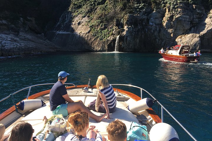 Tour in barca sulla Costiera Amalfitana da Sorrento, visita Positano e Amalfi, foto 15 | wizardtrip