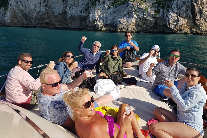 Tour in barca sulla Costiera Amalfitana da Sorrento, visita Positano e Amalfi, foto 20 | wizardtrip