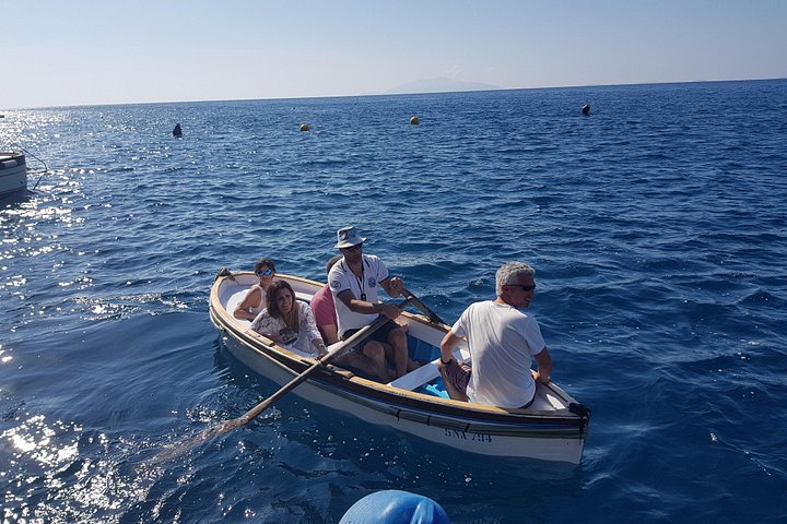 Bådtur omkring Capri øen fra Sorrento, Italien, med stop for svømning og sightseeing, foto 20 | wizardtrip