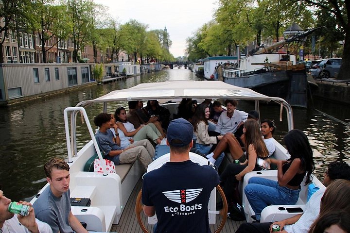 Njut av en naturskön kanalkryssning i Amsterdam ombord på en modern eldrivna båt, förbi historiska landmärken, foto 8 | wizardtrip