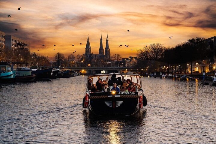 Croisière sur les canaux d'Amsterdam au coucher du soleil avec boissons en option | wizardtrip