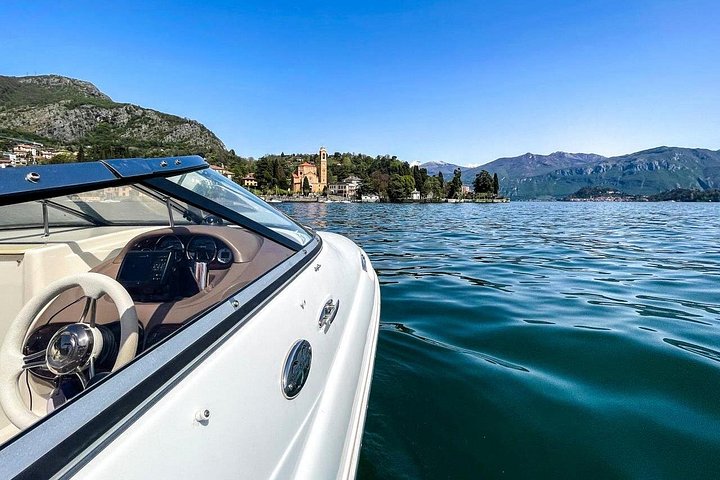 Tour privato in barca sul Lago di Como, Italia, con ville, borghi e acque panoramiche, foto 10 | wizardtrip