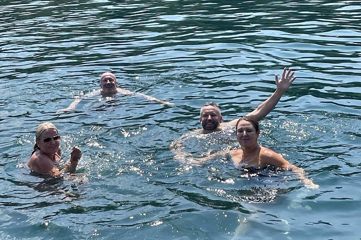Tour privato in barca sul Lago di Como, Italia, con ville, borghi e acque panoramiche, foto 12 | wizardtrip