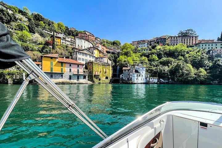 Tour privato in barca sul Lago di Como, Italia, con ville, borghi e acque panoramiche, foto 18 | wizardtrip