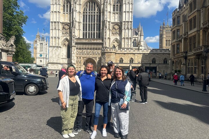 Ikonisk London sort taxa-tur, der viser berømte vartegn som Big Ben og Buckingham Palace, foto 7 | wizardtrip