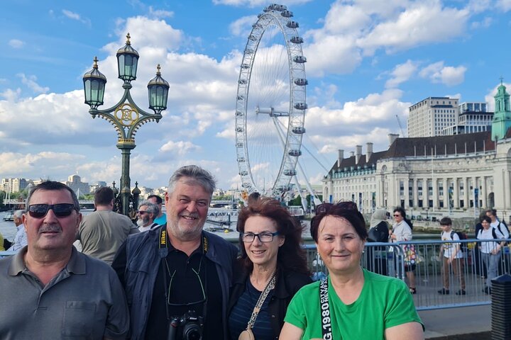 Ikonisk London sort taxa-tur, der viser berømte vartegn som Big Ben og Buckingham Palace, foto 10 | wizardtrip