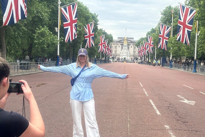 Ikonisk London sort taxa-tur, der viser berømte vartegn som Big Ben og Buckingham Palace, foto 11 | wizardtrip
