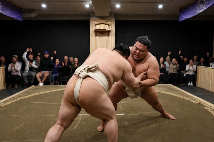 Sumo Show met Drankje en Foto in Shibuya, Tokio | wizardtrip