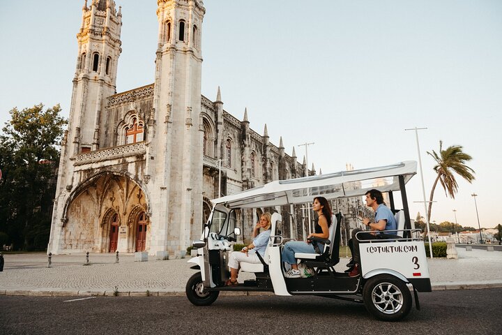 Tour de Bienvenida en Lisboa en Tuk Tuk Ecológico Privado con Guía Local | wizardtrip