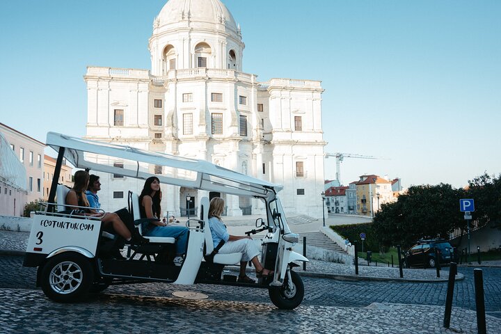 Privat øko-tuk-tuk-tur som utforsker Lisboas historiske gater og naturskjønne utsiktspunkter, foto 6 | wizardtrip
