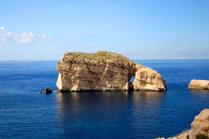 Découvrez une excursion palpitante en buggy à Gozo, Malte, avec des arrêts dans des sites historiques et le lagon bleu, photo 9 | wizardtrip