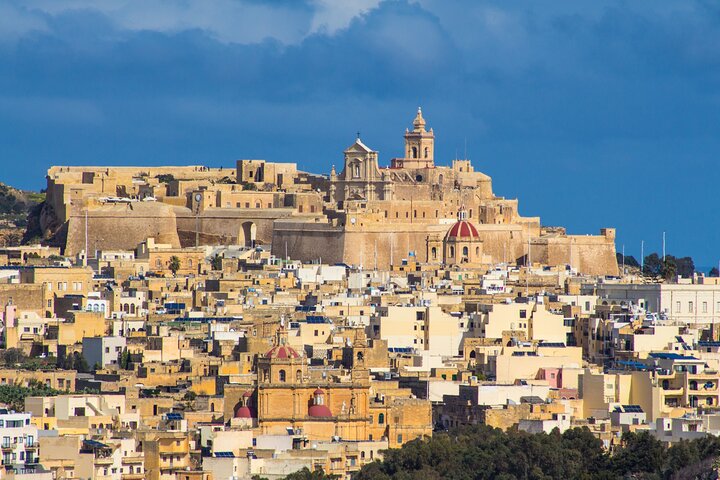 Découvrez une excursion palpitante en buggy à Gozo, Malte, avec des arrêts dans des sites historiques et le lagon bleu, photo 10 | wizardtrip